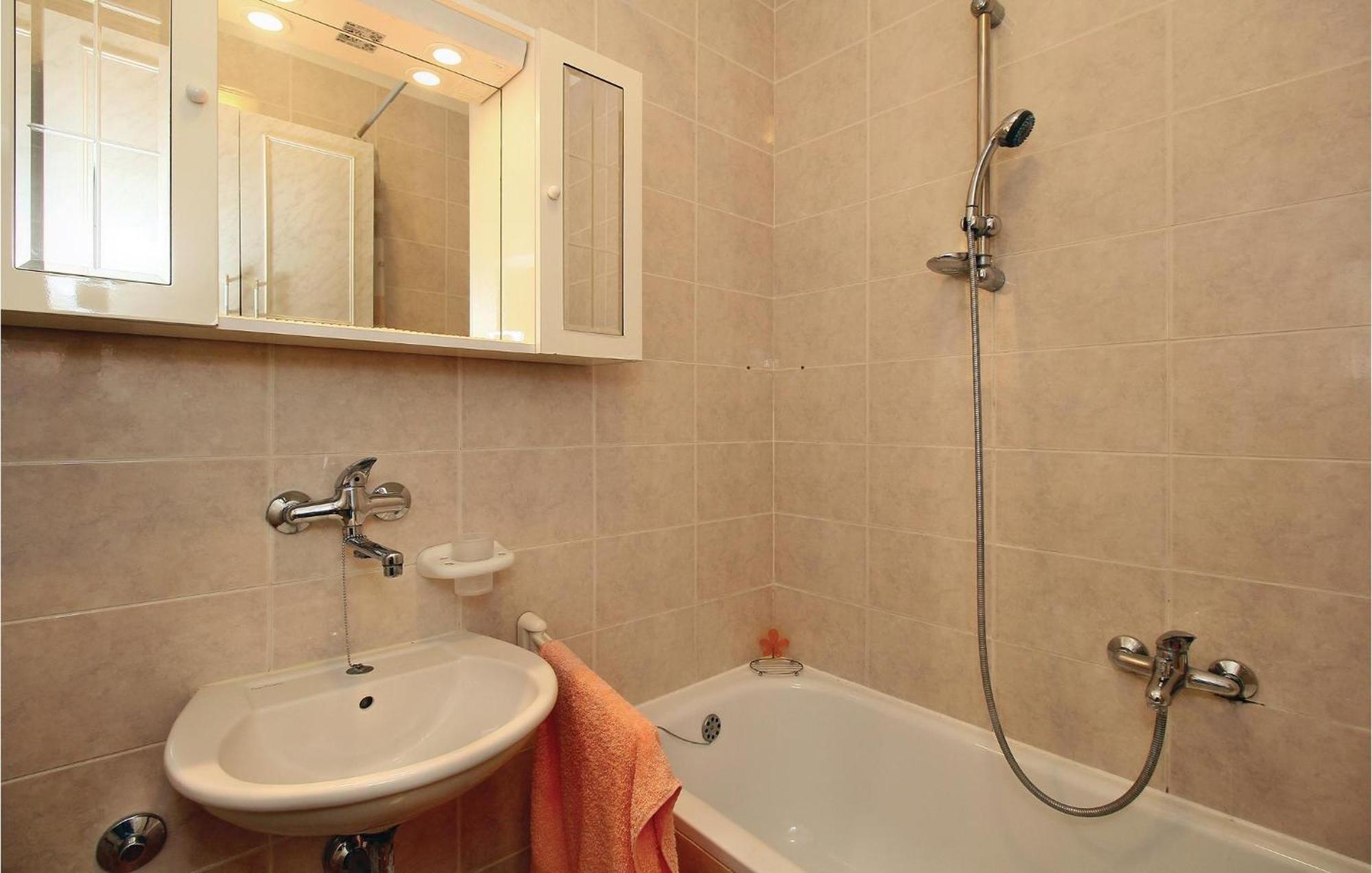 Lovely Apartment In Umag With Kitchen ภายนอก รูปภาพ
