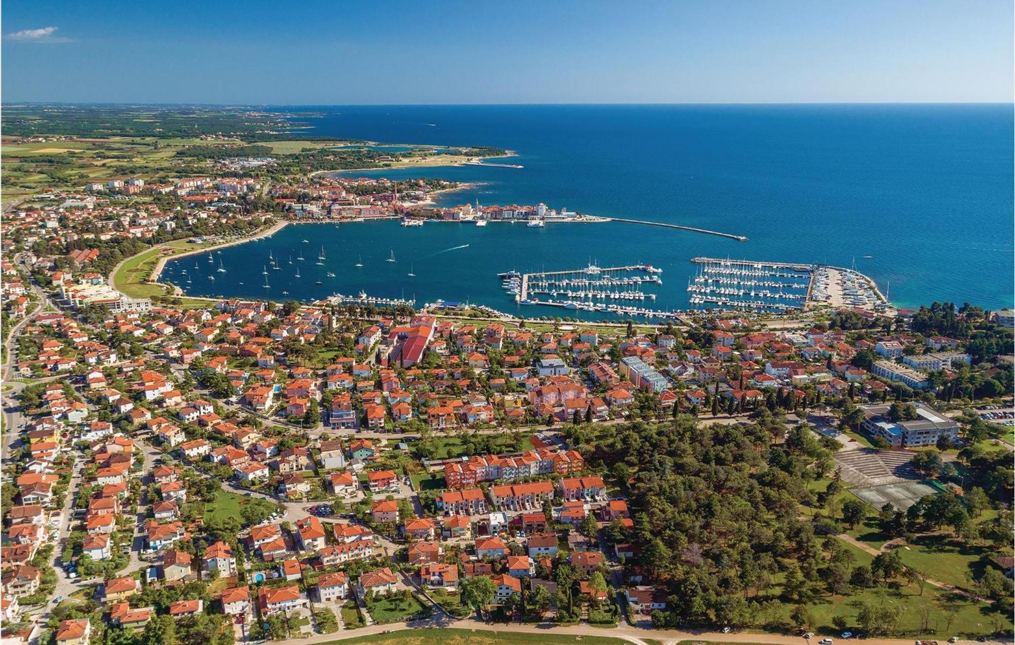 Lovely Apartment In Umag With Kitchen ภายนอก รูปภาพ