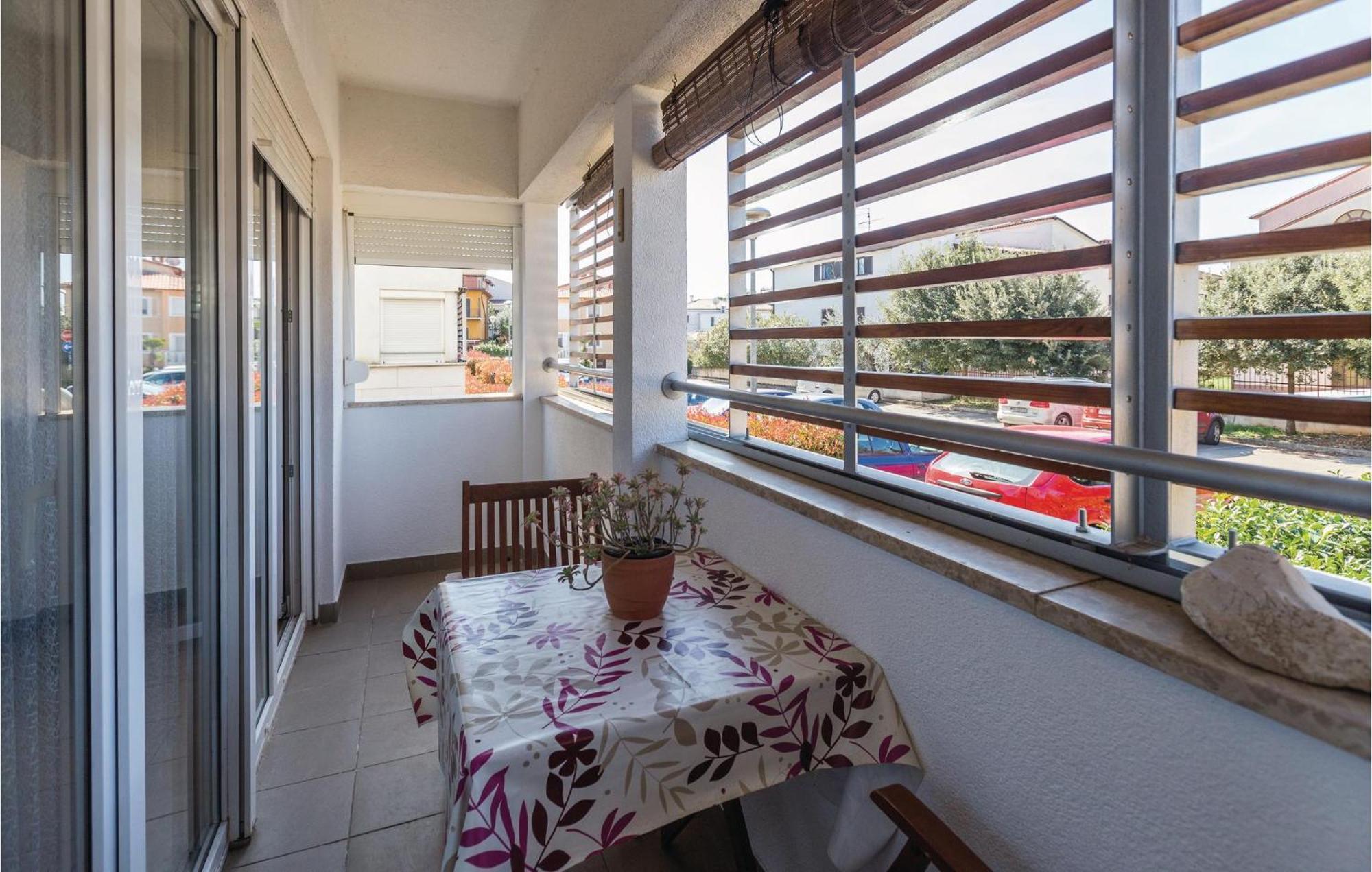 Lovely Apartment In Umag With Kitchen ภายนอก รูปภาพ