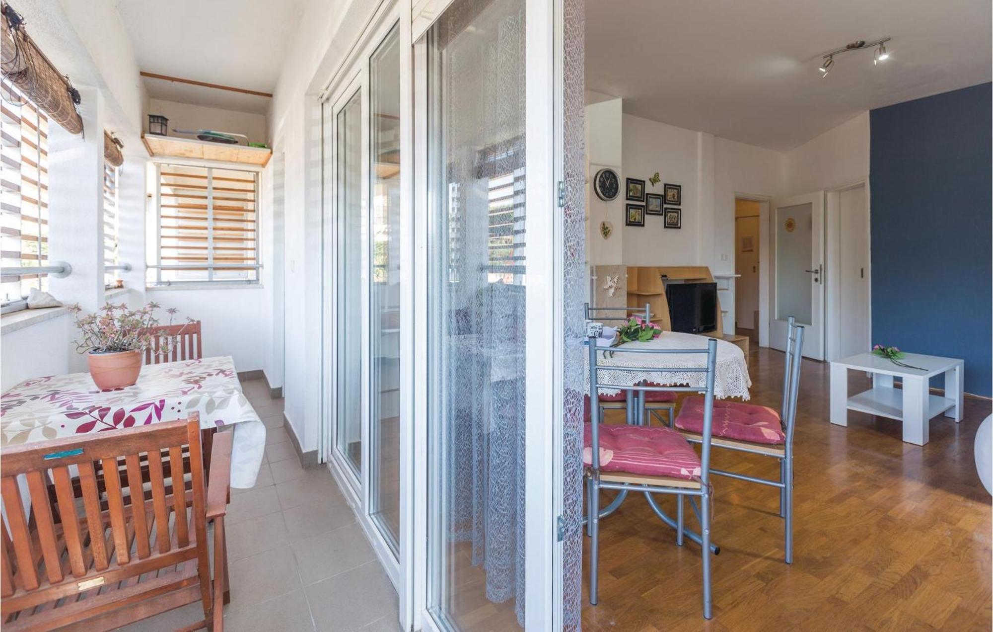 Lovely Apartment In Umag With Kitchen ภายนอก รูปภาพ